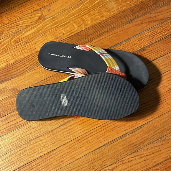 Tommy Hilfiger flip flops - Picture 4 of 5